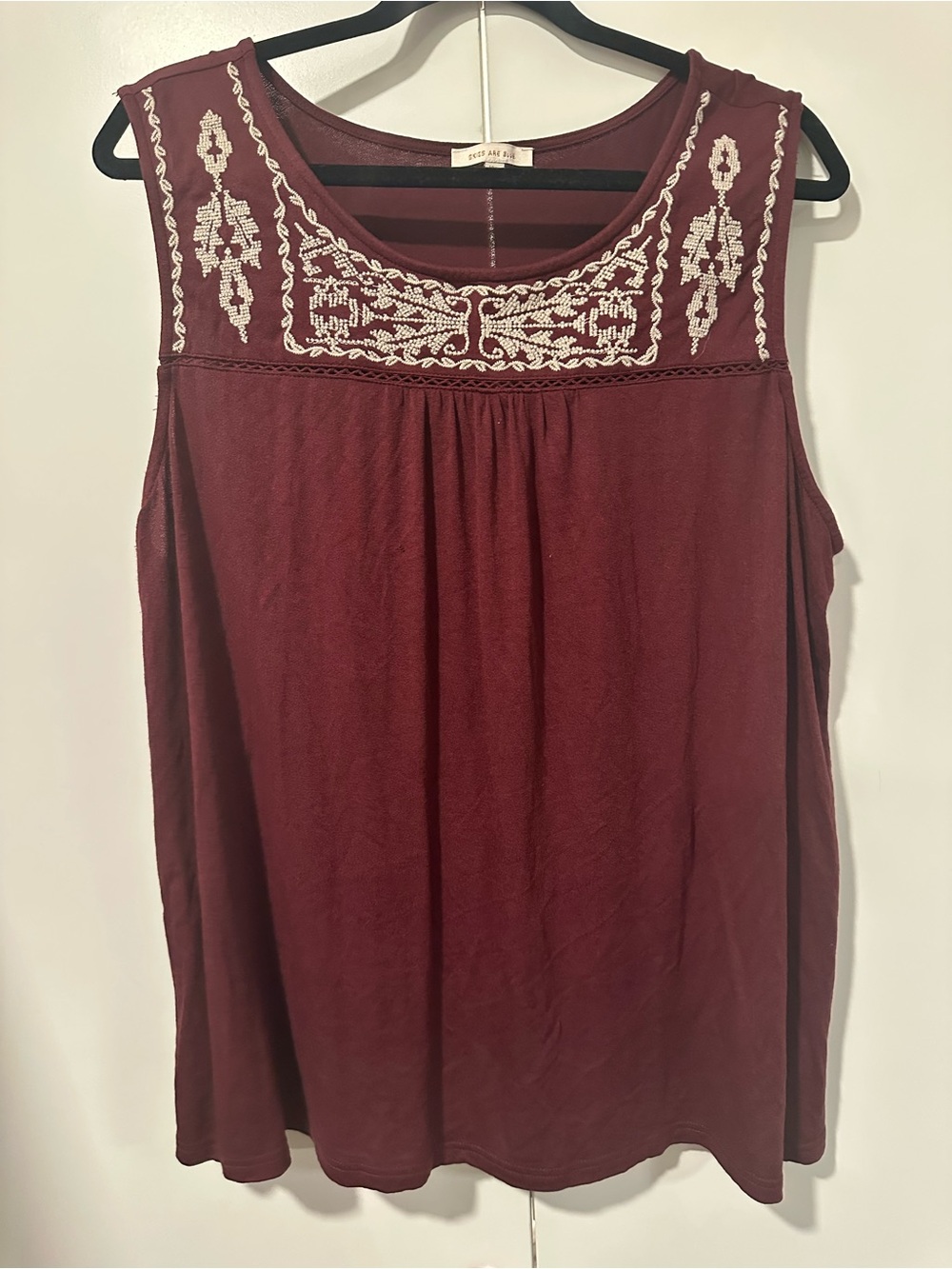 Skies are Blue XXL Sleeveless Embroidered Scoop Neck Tank Top - Burgundy